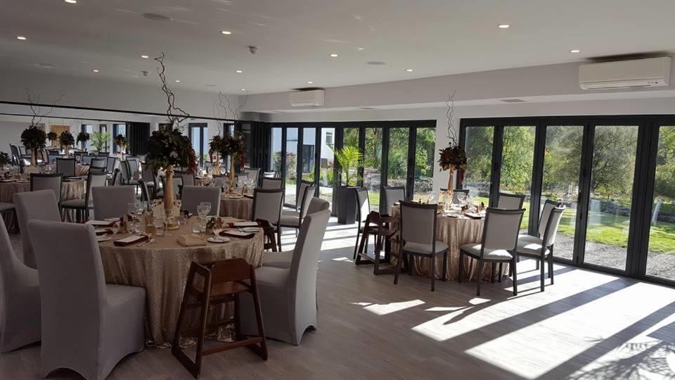 טיינולט The Brander Lodge Hotel And Bistro מראה חיצוני תמונה