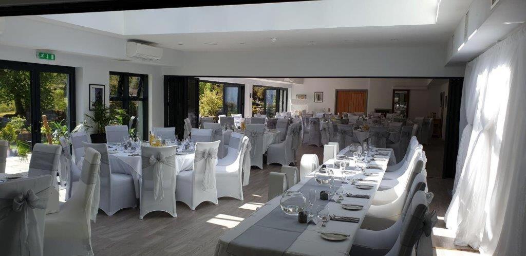 טיינולט The Brander Lodge Hotel And Bistro מראה חיצוני תמונה